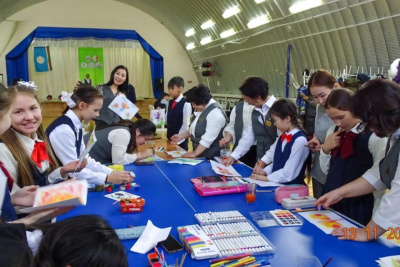 Детям и молодежи провели классные часы о первом президенте Якутии / ЯСИА   