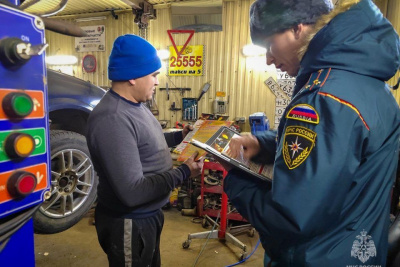 В Мирнинском районе Якутии проводят рейды по профилактике пожаров в гаражах / ЯСИА   