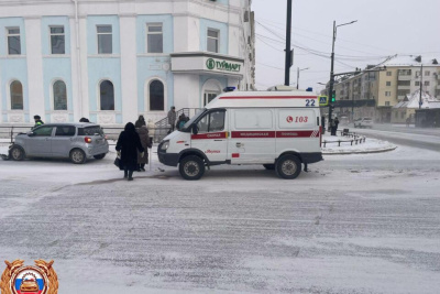 Карета скорой помощи попала в аварию в Якутске / ЯСИА Якутск Якутск Республика Саха (Якутия)