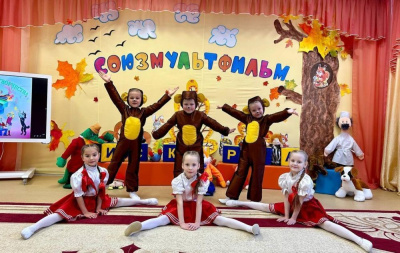 X районный фестиваль детского музыкального творчества «Искорка» был посвящен российской мультипликации /    