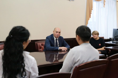 Службу Денис считает обычным делом /    