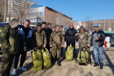 Зимнее обмундирование передало участником СВО постпредство Якутии по ДФО / ЯСИА   