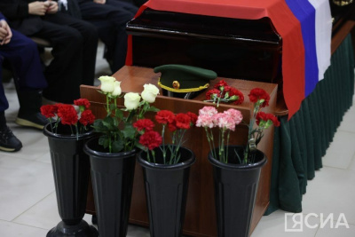 «Какой он был скромный, такой же был железный характером». В Якутске простились с Саввой Михайловым / Нарыйа Пахомова Якутск Якутск Республика Саха (Якутия)