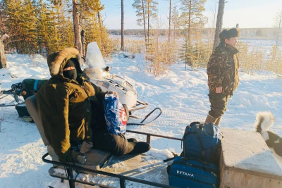 В Сунтарском районе Якутии спасатели помогли охотнику получить медицинскую помощь / ЯСИА   