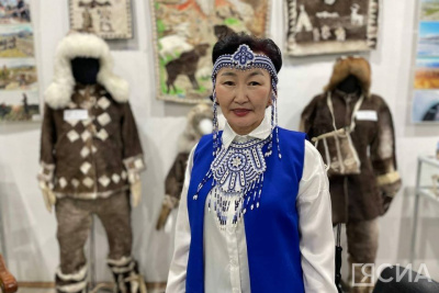 Эвенские костюмы, шахматы из костей оленя: в Якутске открылась выставка мастера Елизаветы Потаповой / Саина Титова Якутск Якутск Республика Саха (Якутия)