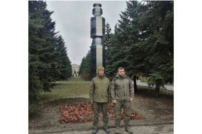 Главы Якутии и ДНР установили в Кировском символичное сэргэ / ЯСИА   