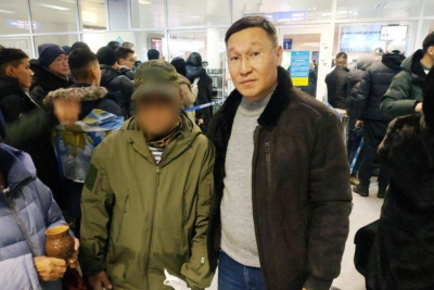 Гендиректор ГУП «ЖКХ РС (Я)» встретил прибывшего из зоны проведения СВО коллегу / ЯСИА   