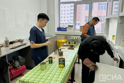 Акция в поддержку участников СВО прошла в Якутском медколледже / Мария Архипова   