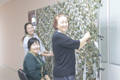 В Федерации профсоюзов Якутии проходит акция по плетению маскировочных сетей / ЯСИА   Республика Саха (Якутия)