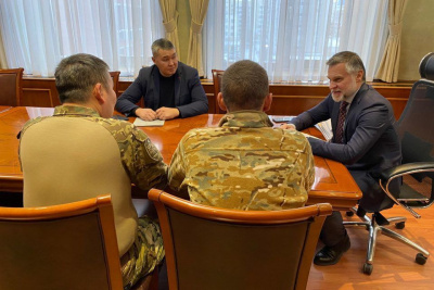 Кирилл Бычков встретился с бойцами-десантникам из Якутии / ЯСИА   