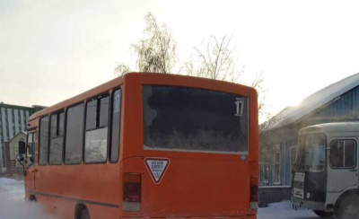 Женщина с ребенком выпали из маршрутного автобуса в Якутске / ЯСИА Якутск Якутск Республика Саха (Якутия)
