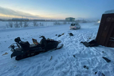 В Усть Янском районе Якутии в результате ДТП пострадал водитель снегохода / ЯСИА   