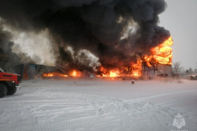 Крупный пожар произошёл в Якутске. Загорелся арочный гараж / ЯСИА Якутск Якутск Республика Саха (Якутия)