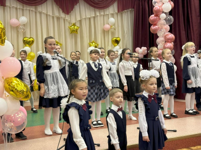 Школе поселка Чернышевский исполнилось шестьдесят /    