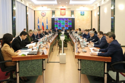 Депутаты собрались на четвертую сессию /    