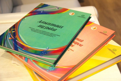 В Якутии презентован первый учебно-методический комплекс на якутском языке по музыке / ЯСИА   Республика Саха (Якутия)