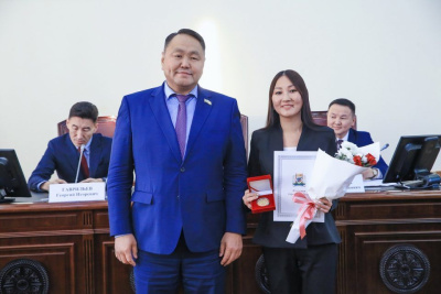 Альберт Семенов наградил лучших юристов городских предприятий / ЯСИА   