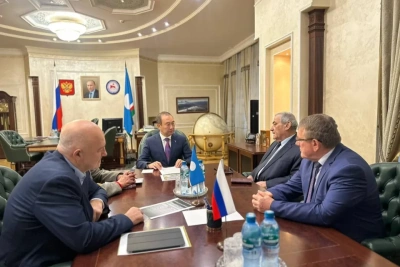 Развитие энергетики обсудили Айсен Николаев и Вячеслав Штыров / ЯСИА   