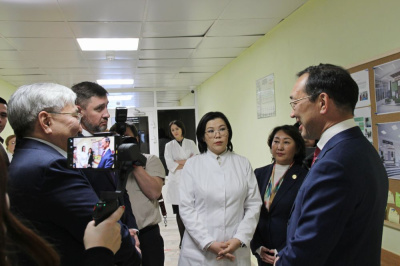 Глава республики Айсен Николаев в первую очередь побывал в МЦРБ /  Мирный Мирнинский Республика Саха (Якутия)