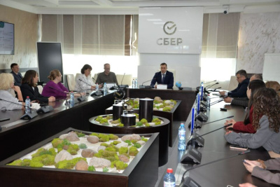 Услуги «раздолжнителей» часто усугубляют финансовые проблемы людей / Николай Борисов   