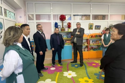 Петр Шамаев ознакомился с работой волонтерских и патриотических организаций Алдана / ЯСИА   