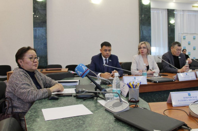 В администрации состоялся актуальный и откровенный разговор о проблемах здравоохранения /    