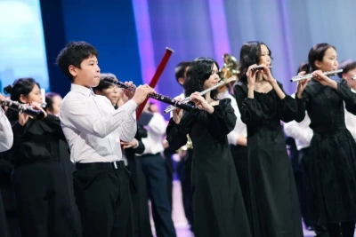 Кирилл Бычков поздравил с юбилеем Высшую школу музыки Якутии / ЯСИА   