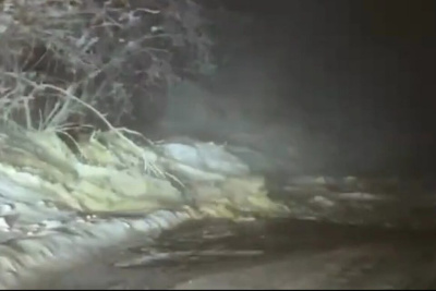 Движение по трассе «Амга» нарушено из-за прорыва воды из озера / ЯСИА   