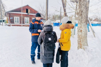 Спасатели Якутии провели уроки безопасности на льду для школьников и студентов / ЯСИА   