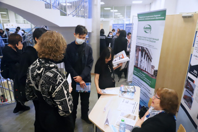 АО «АК «ЖДЯ» представила программы целевой подготовки на профориентационной ярмарке в Якутске / ЯСИА Якутск Якутск Республика Саха (Якутия)