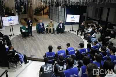 В СВФУ состоялся «Диалог на равных» о фашизме на Украине / Николай Борисов   