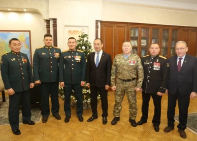 В День Героев Отечества Айсен Николаев встретился с якутянами-Героями России / ЯСИА   
