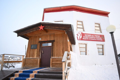 Айсен Николаев посетил музей имени Федора Попова / ЯСИА   