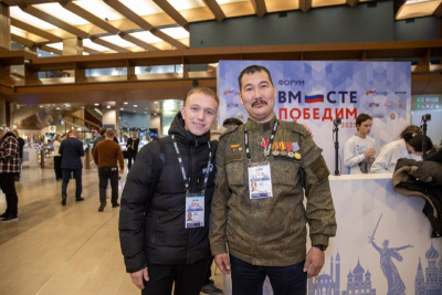 Курсант кадровой программы «Якутия – Земля героев» Назар Петров делится опытом на форуме «Вместе победим» в Москве / ЯСИА   