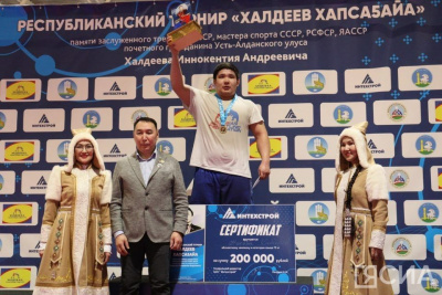 Борец Никита Хабаров трижды стал абсолютным чемпионом турниров по хапсагаю за месяц / Дьулустаан Сергеев   