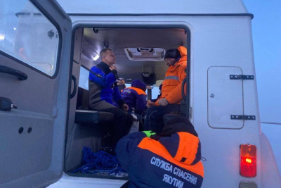 По факту провала под лед реки Лены трактора с двумя людьми проводится процессуальная проверка / ЯСИА   