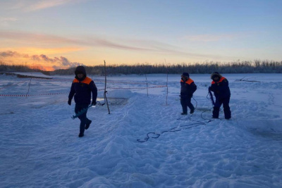 Водолазы обнаружили трактор, провалившийся под лед на реке Лене / ЯСИА  Мегино-Кангаласский Республика Саха (Якутия)