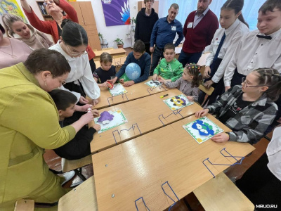 В школе №23 поселка Айхал прошла акция "Мы дарим вам тепло души" /    