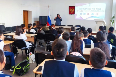 Занятия по правилам дорожного движения провели со школьниками села Ой / ЯСИА   