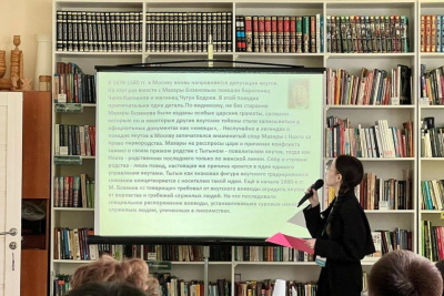 Школа в Покровске получила копию редких документов про якутских князцов / ЯСИА   