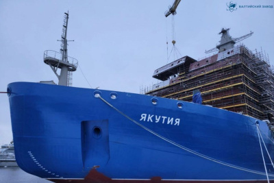 Финальную секцию седьмого яруса погрузили на атомоход «Якутия» / ЯСИА   