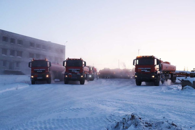 Первые топливозаправщики прибыли в Черский Нижнеколымского района / ЯСИА   