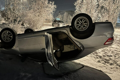 В Жатае женщина напала на таксиста, угнала его авто и устроила ДТП / ЯСИА   