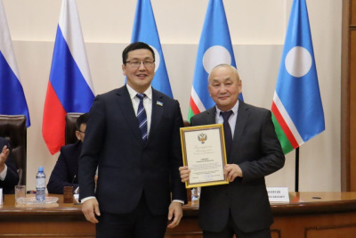 Работникам спортивной отрасли Якутии вручили государственные награды / Дьулустаан Сергеев   