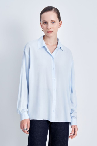 Блузка свободного кроя с отложным воротником