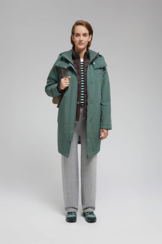 Утепленное пальто с капюшоном