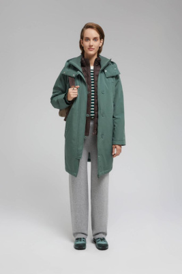 Утепленное пальто с капюшоном