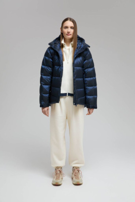 Удлиненный пуховик полуприлегающего силуэта