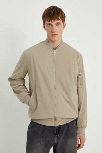 Куртка-бомбер на молнии