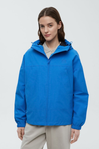 Ветровка с капюшоном и регулируемым поясом